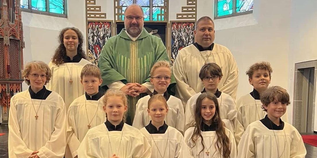 neue Messdiener in St. Clemens